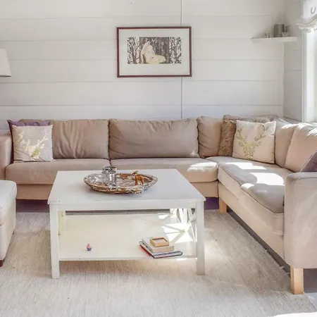 Five Bedroom Holiday In Snartemo *