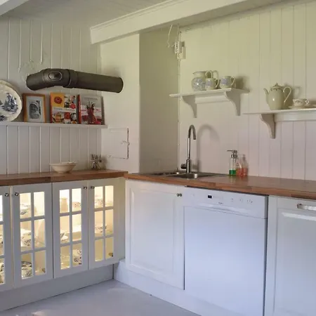 Five Bedroom Holiday In Snartemo *