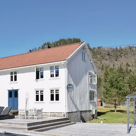Five Bedroom Holiday In Snartemo Holiday home *